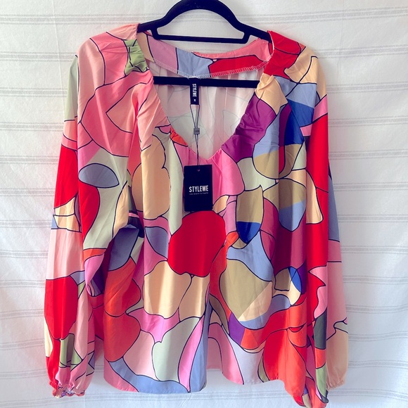 NWT STYLEWE abstract floral blouse - Picture 10 of 11